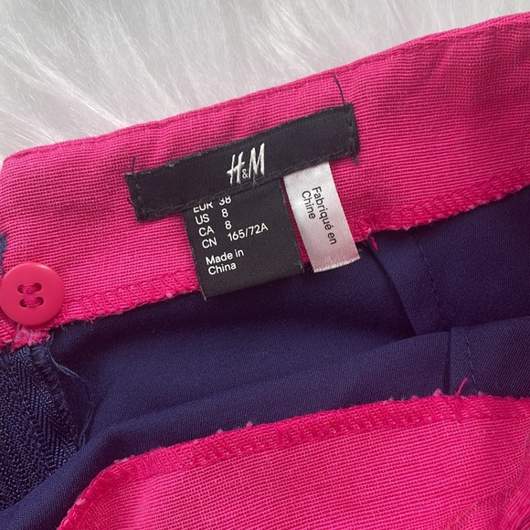H&M Navy Blue Mini Skirt w/ Hot Pink Trim & Front pockets. Size 8 - Picture 2 of 6